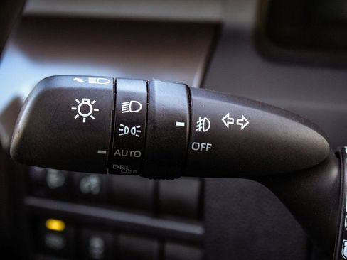 Used 2024 Toyota Tacoma SR5 AWD/4WD image 24