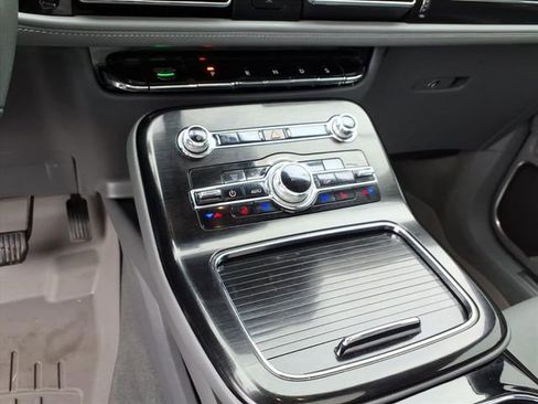 Used 2021 Lincoln Nautilus Reserve image 13