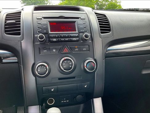 Used 2012 Kia Sorento LX w/ Convenience Pkg FWD image 31