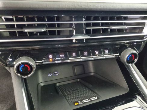New 2026 Chevrolet Traverse LT w/ LPO, Floor Liner Package FWD image 18