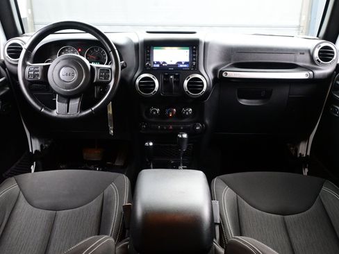 Used 2018 Jeep Wrangler Rubicon w/ Power Convenience Group image 15