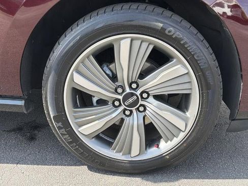 Used 2018 Lincoln Navigator Select w/ Technology Package RWD image 12
