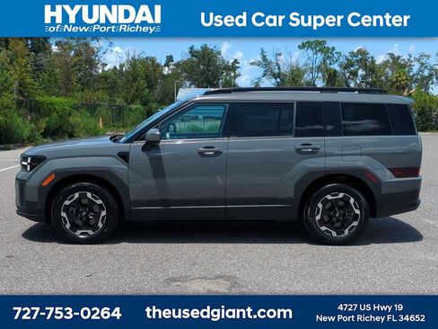 Used 2024 Hyundai Santa Fe SEL FWD image 2