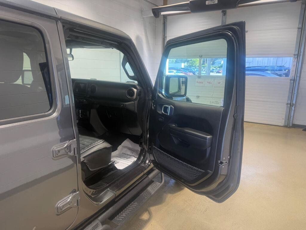 Used 2021 Jeep Gladiator Sport AWD/4WD image 10