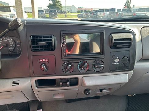 Used 2006 Ford F250 XL image 9