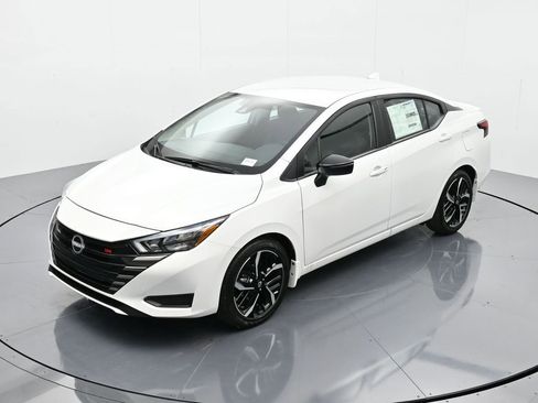 New 2025 Nissan Versa SR w/ Trunk Package FWD image 30