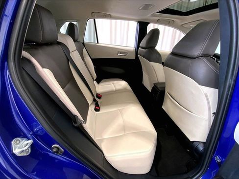 Used 2023 Toyota Corolla Cross XLE w/ Convenience Package FWD image 20