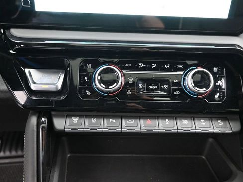 Used 2025 GMC Sierra 2500 AT4X image 21