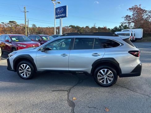 Used 2025 Subaru Outback Premium image 6