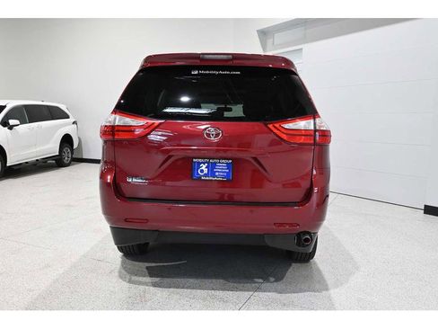 Used 2015 Toyota Sienna XLE Premium FWD image 7