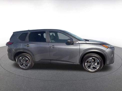 Used 2025 Nissan Rogue SV image 16