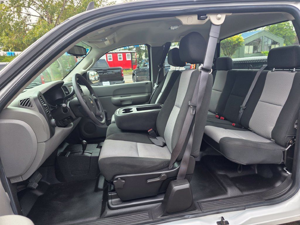 Used 2009 Chevrolet Silverado 1500 W/T AWD/4WD image 4
