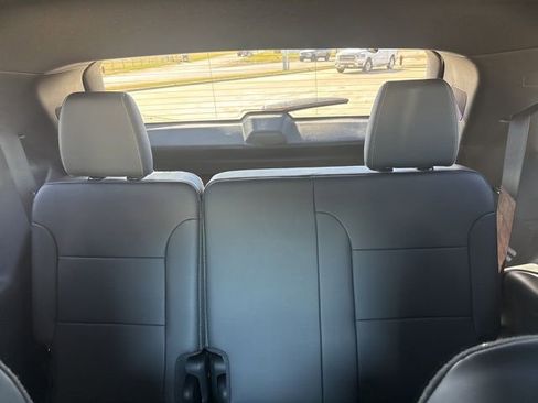 Used 2023 Chevrolet Traverse LT FWD image 23