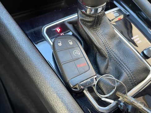 Used 2025 Jeep Compass Limited image 25