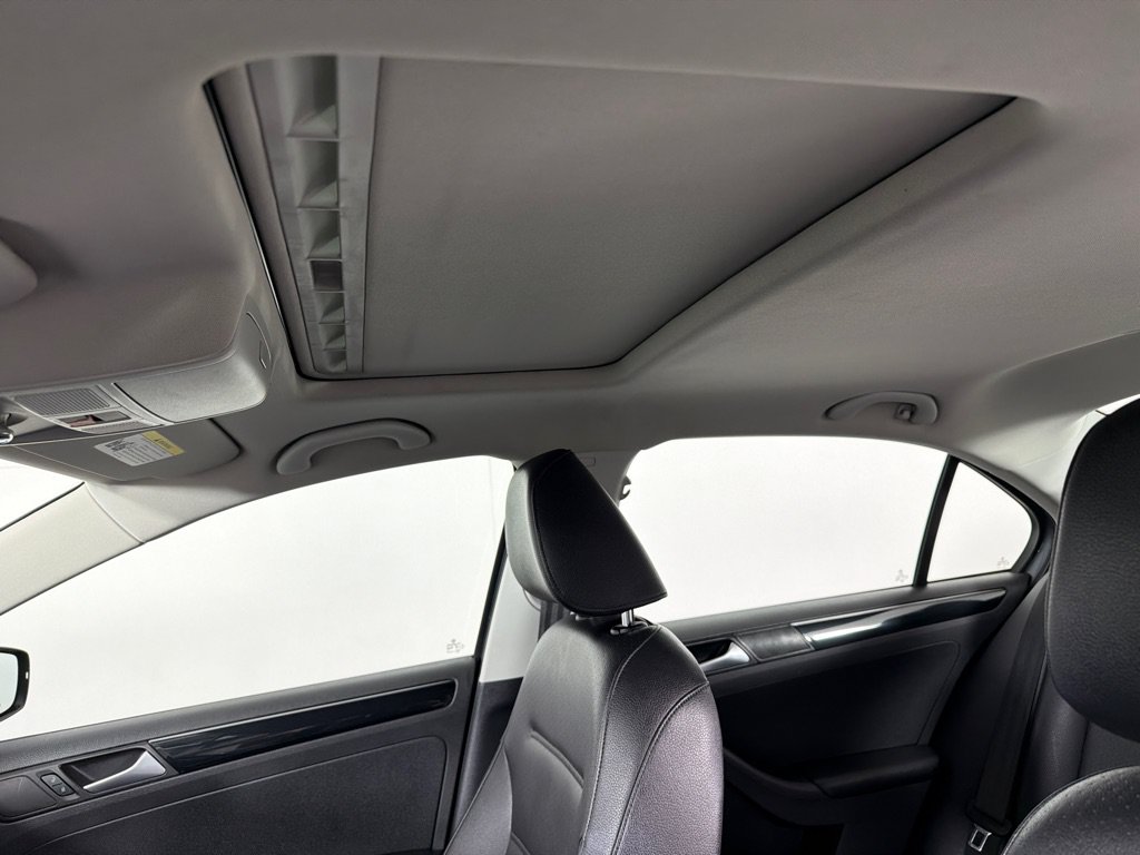 Used 2016 Volkswagen Jetta SEL w/ Lighting Package FWD image 13