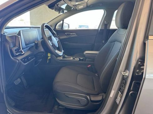 Used 2024 Kia Sportage LX AWD/4WD image 9
