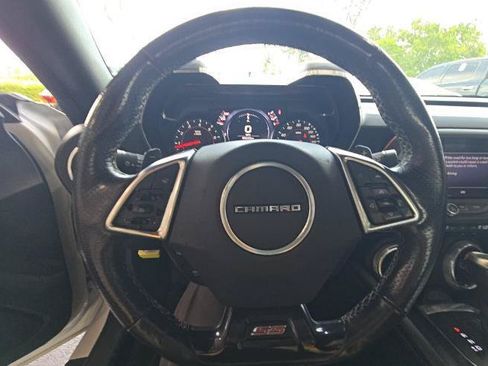 Used 2020 Chevrolet Camaro SS RWD image 8