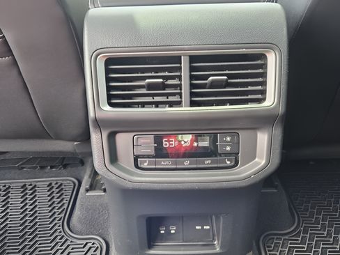 Used 2024 Volkswagen Atlas SEL AWD/4WD image 11