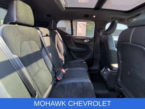 Used 2022 Volvo XC40 T5 R-Design w/ Climate Package AWD/4WD image 29