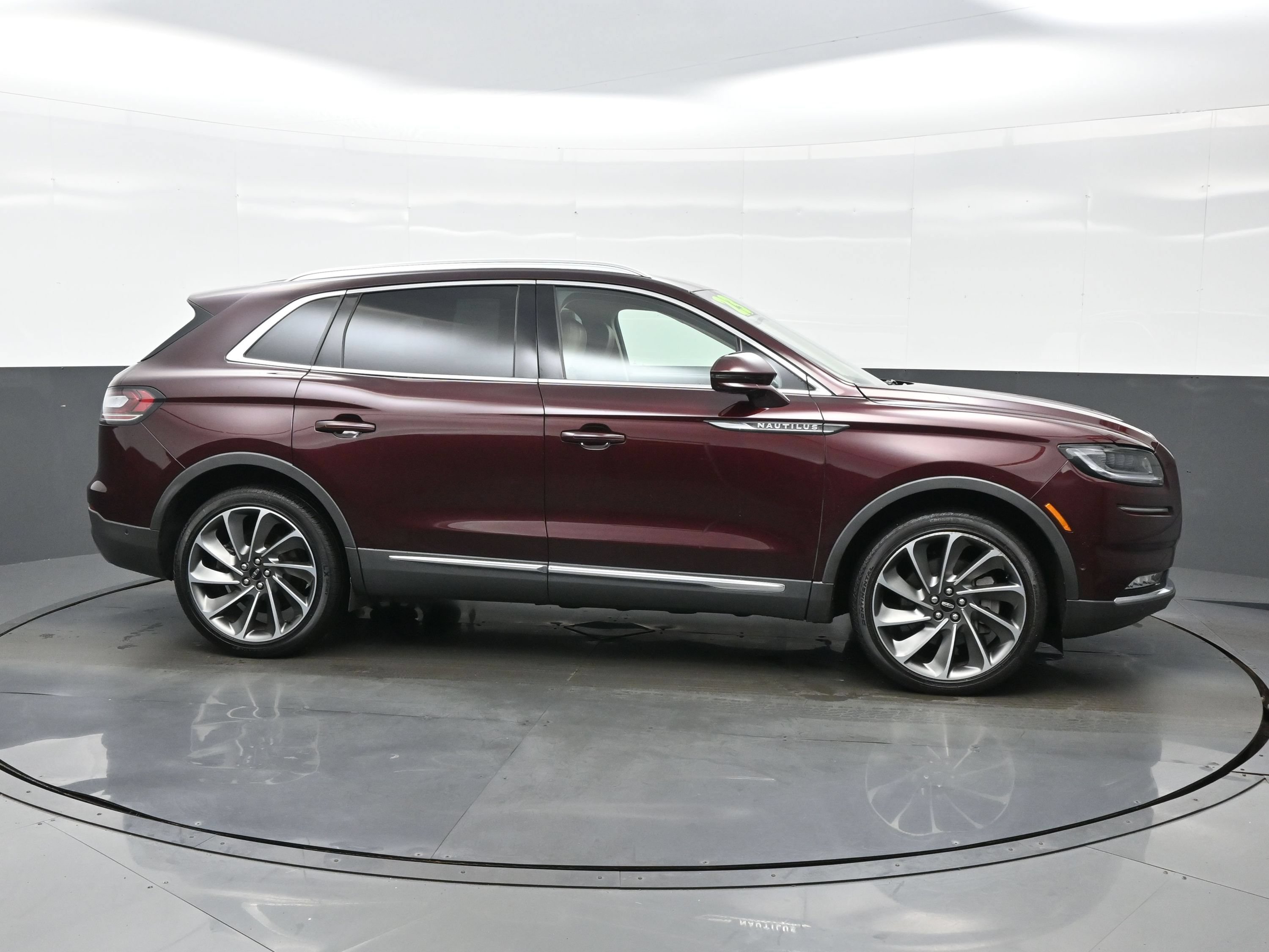 Used 2023 Lincoln Nautilus Reserve w/ Equipment Group 202A AWD/4WD image 7
