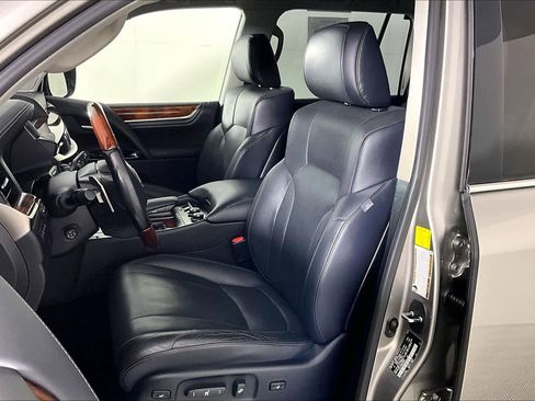 Used 2021 Lexus LX 570 4WD w/ 3rd Row & Luxury Pkg image 7