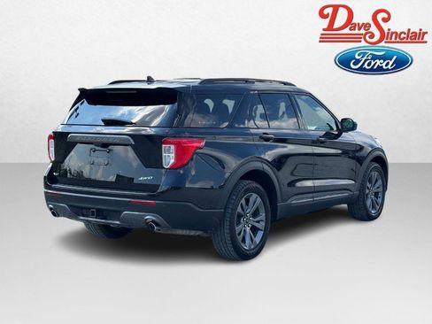 Used 2022 Ford Explorer XLT w/ Equipment Group 202A AWD/4WD image 7