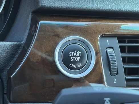 Used 2011 BMW 335i xDrive Sedan image 25