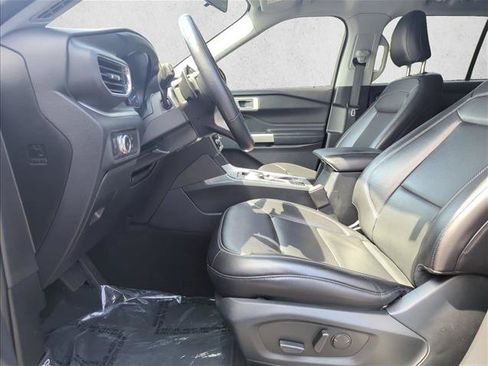 Used 2021 Ford Explorer XLT w/ Equipment Group 202A RWD image 16