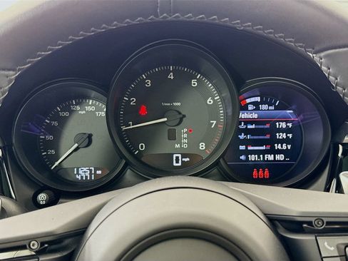 Certified 2025 Porsche Macan AWD/4WD image 17