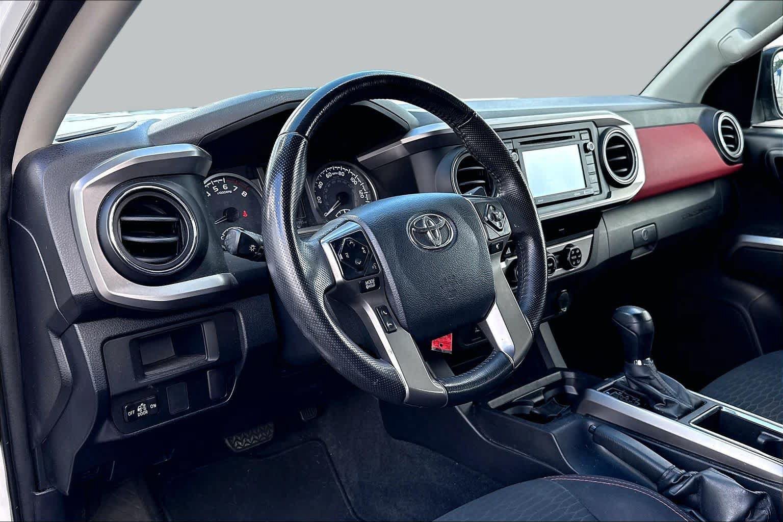 Used 2017 Toyota Tacoma SR5 RWD image 15