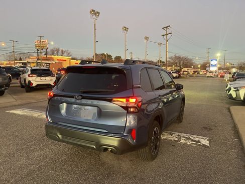 Used 2025 Subaru Forester Premium image 5