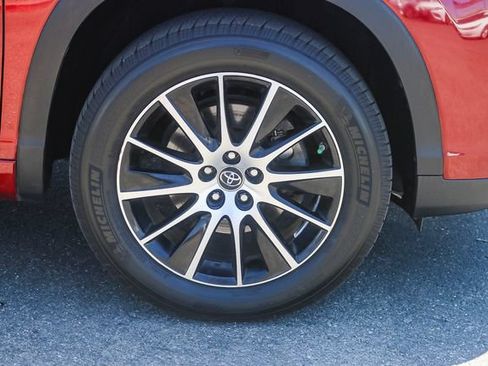 Used 2018 Toyota Highlander SE FWD image 14