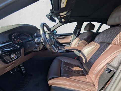 Used 2023 BMW M550i xDrive w/ Dynamic Handling Package image 18