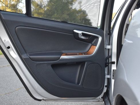 Used 2016 Volvo S60 T5 Inscription Platinum FWD image 11