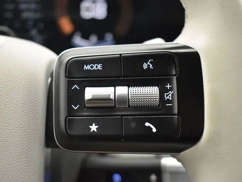 Used 2025 Hyundai Santa Fe SEL FWD image 23