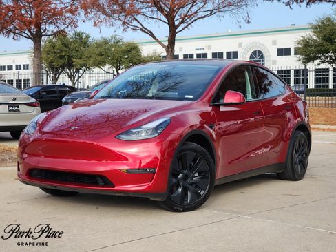 Used 2025 Tesla Model Y Long Range image 1