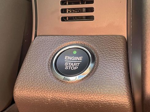 Used 2019 Ford Expedition Limited w/ Equipment Group 302A image 12