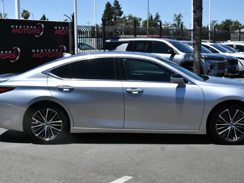 Used 2023 Lexus ES 300h w/ Premium Package FWD image 9
