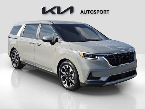 Certified 2024 Kia Carnival EX image 3
