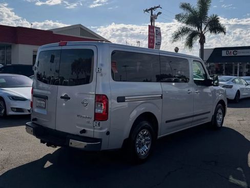 Used 2017 Nissan NV 3500 SL image 4