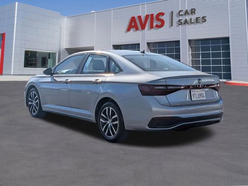 Used 2025 Volkswagen Jetta SE FWD image 7