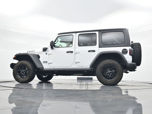 Used 2025 Jeep Wrangler Willys image 34