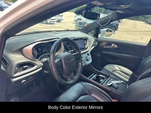 Used 2021 Chrysler Pacifica Limited w/ Uconnect Theater Family Group AWD/4WD image 13