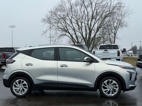 Used 2023 Chevrolet Bolt EUV LT w/ Comfort Package image 37