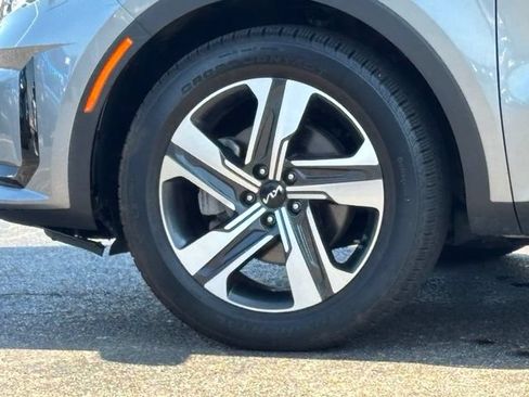 Used 2023 Kia Sorento EX w/ Panoramic Sunroof Package AWD/4WD image 7