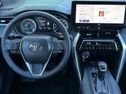 Used 2023 Toyota Venza XLE AWD/4WD image 14