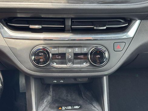 Used 2025 Buick Envista Preferred w/ Convenience I Package FWD image 24