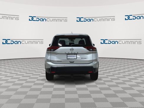 Used 2024 Nissan Rogue SV AWD/4WD image 7