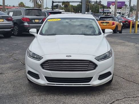 Used 2016 Ford Fusion SE FWD image 2