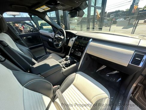 Used 2024 Land Rover Discovery Dynamic SE AWD/4WD image 26